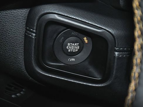 Used 2024 Jeep Wrangler Unlimited Sahara AWD/4WD image 19