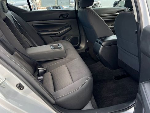 Used 2024 Nissan Altima 2.5 SV image 13