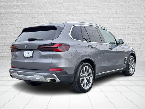Used 2025 BMW X5 xDrive50e image 6