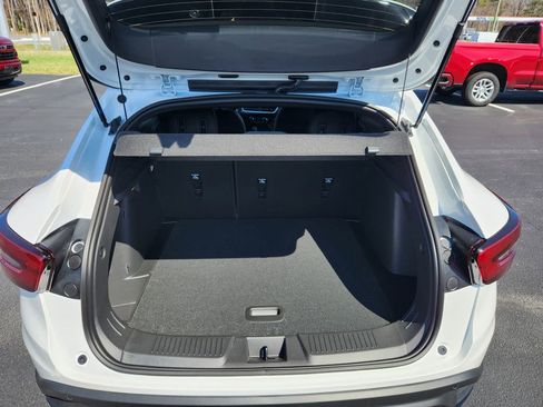 New 2026 Chevrolet Trax RS w/ Sunroof Package image 7