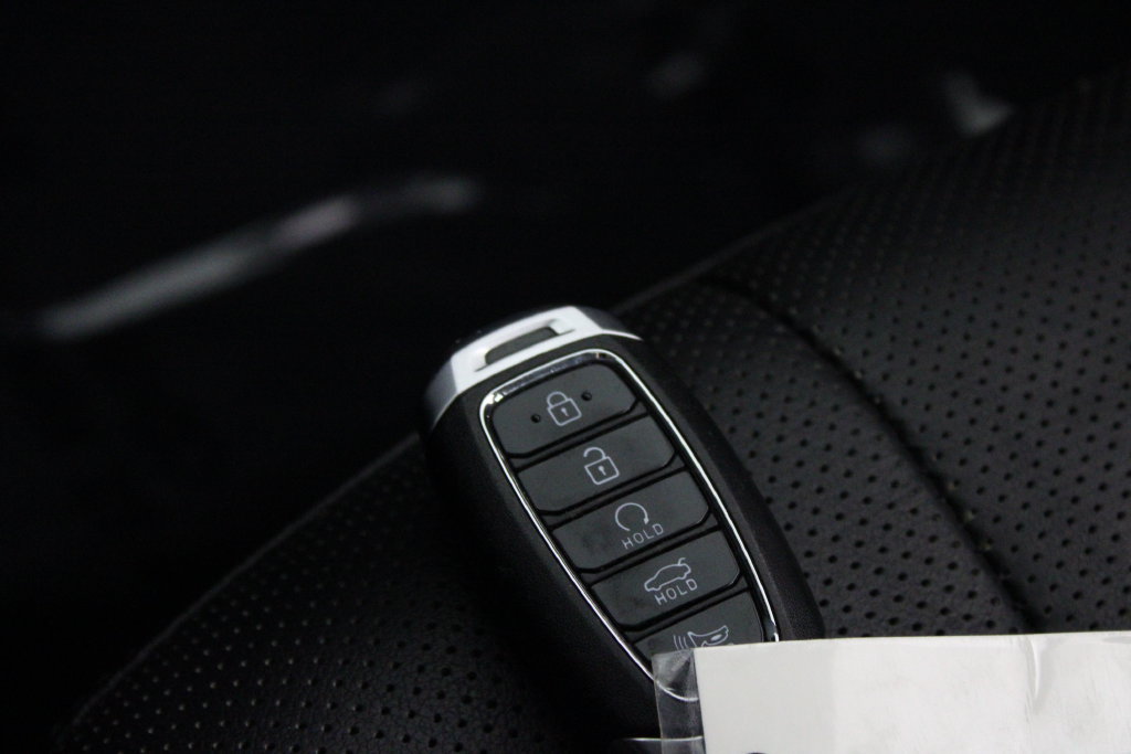 Used 2023 Hyundai Elantra Limited FWD image 30