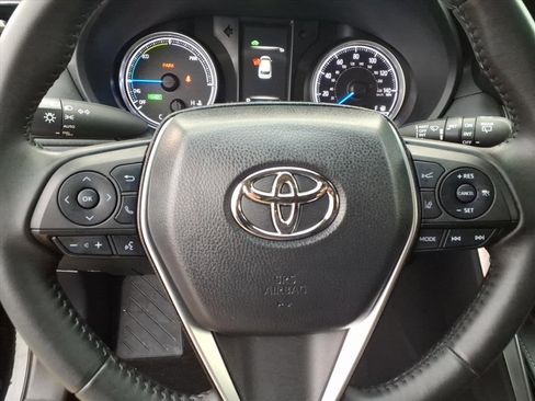Used 2022 Toyota Venza LE image 25