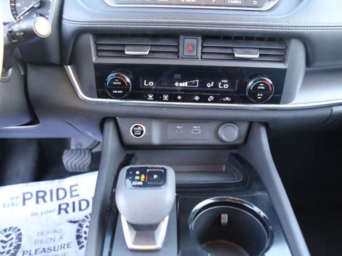 Used 2023 Nissan Rogue SV image 13