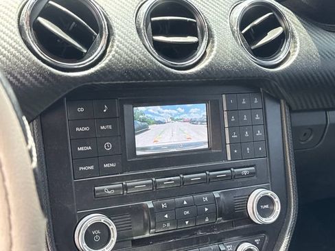 Used 2016 Ford Mustang Coupe RWD image 19