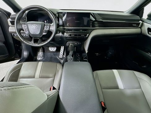 Used 2025 Toyota Camry SE image 16