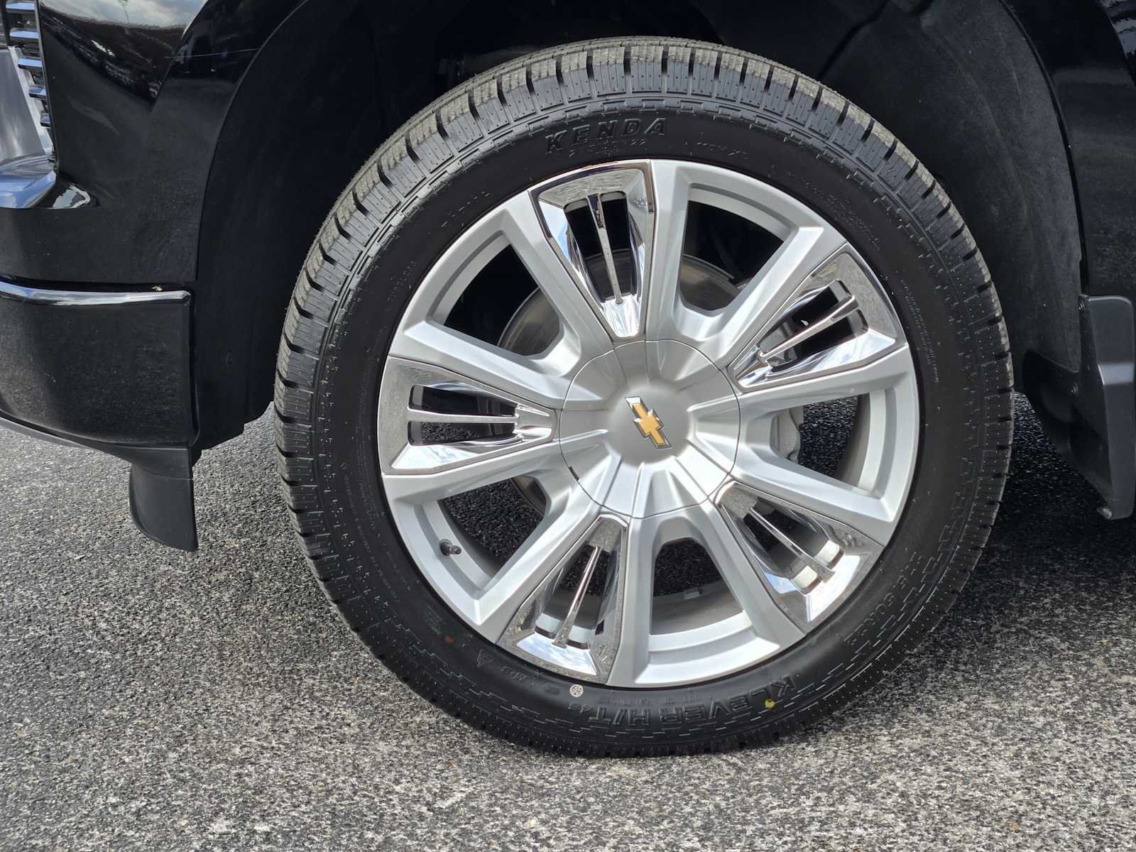Certified 2024 Chevrolet Silverado 1500 High Country AWD/4WD image 12