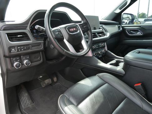 Used 2024 GMC Yukon SLT w/ SLT Luxury Package AWD/4WD image 25