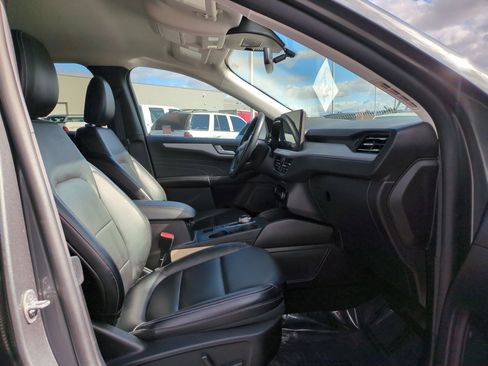 Used 2025 Ford Escape Platinum image 31