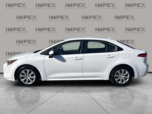 Used 2024 Toyota Corolla LE image 2