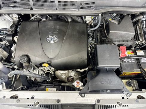 Used 2018 Toyota Sienna XLE image 36