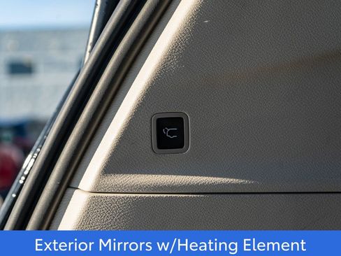 Used 2024 Chrysler Pacifica Select image 11