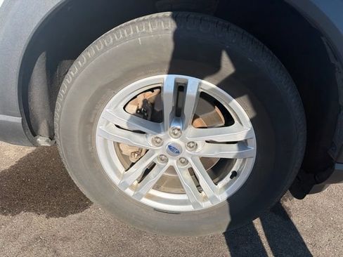 Used 2021 Ford Explorer XLT w/ Equipment Group 202A AWD/4WD image 4