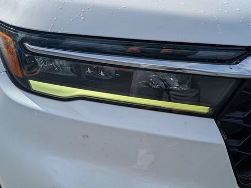 Used 2023 Honda Pilot Elite image 4