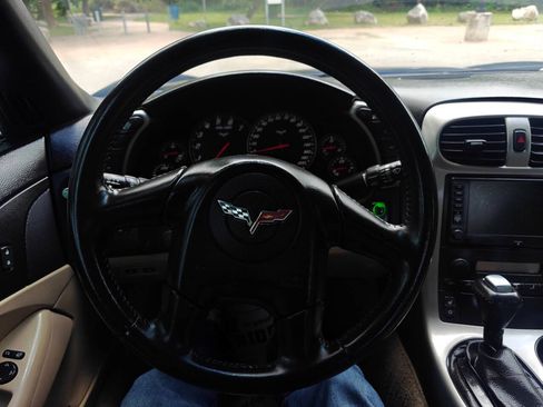 Used 2005 Chevrolet Corvette Coupe w/ Preferred Equipment Group RWD image 15