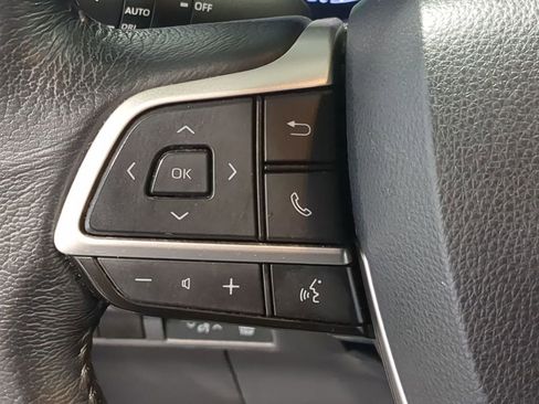 Used 2021 Toyota Sienna XLE FWD image 28