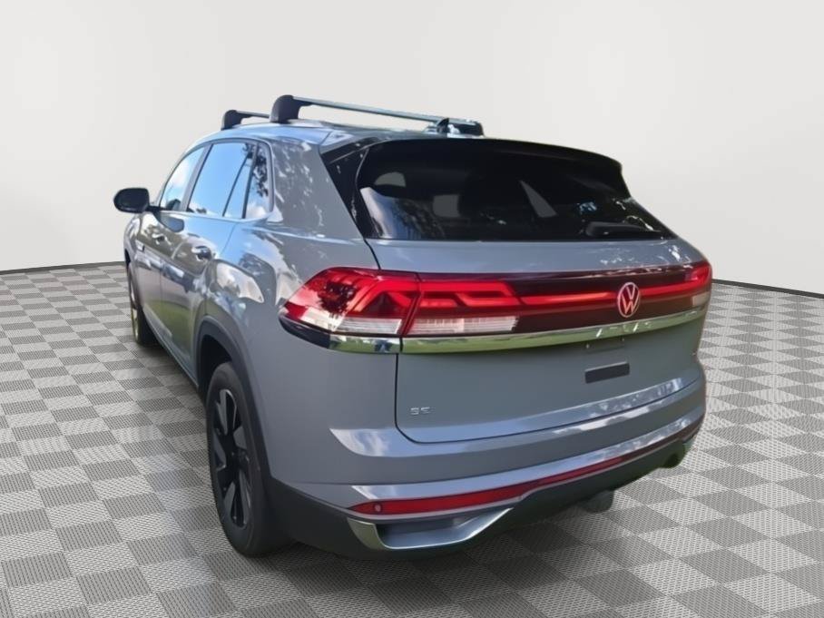 Used 2024 Volkswagen Atlas Cross Sport SE AWD/4WD image 2