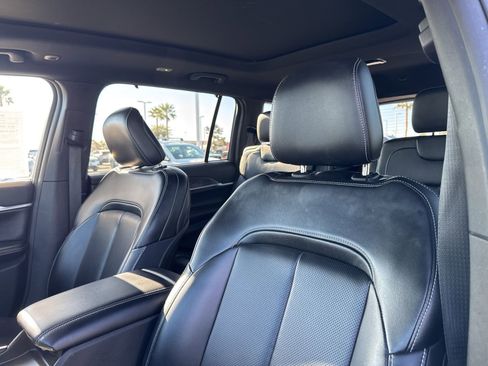 Used 2024 Jeep Grand Cherokee L Limited w/ Luxury Tech Group II image 16