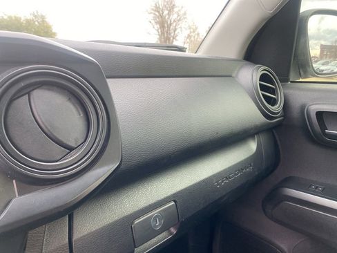 Used 2022 Toyota Tacoma SR w/ SR Convenience Package image 25