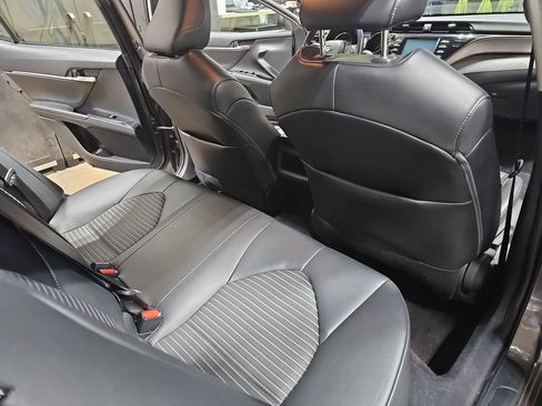 Used 2020 Toyota Camry SE image 11