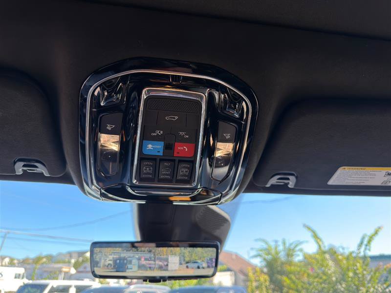 Used 2024 Jeep Grand Wagoneer L Series III AWD/4WD image 16