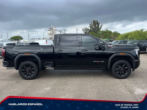 Used 2025 GMC Sierra 2500 AT4 w/ AT4 Premium Plus Package AWD/4WD image 4