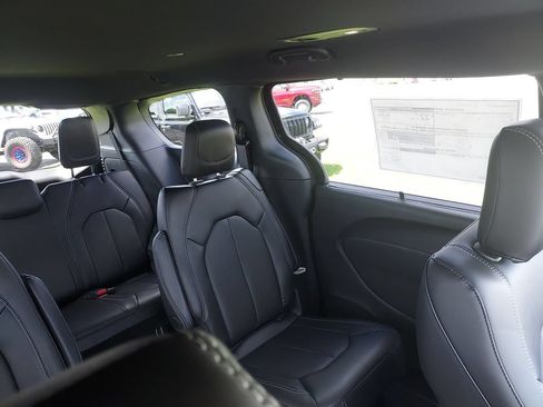 New 2027 Chrysler Pacifica LX FWD image 14