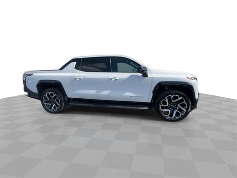New 2024 Chevrolet Silverado EV RST image 9