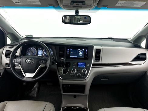 Used 2015 Toyota Sienna XLE FWD image 15