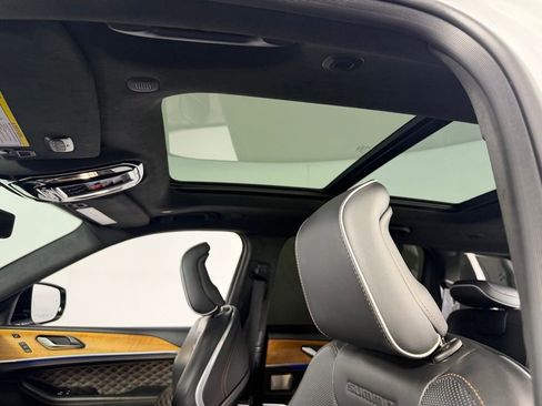 Used 2024 Jeep Grand Cherokee Summit image 25