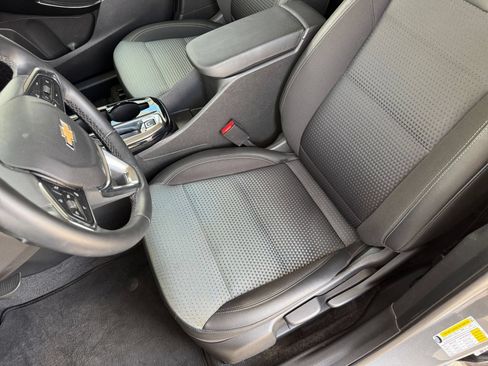 Used 2025 Chevrolet Trax LT w/ LT Convenience Package FWD image 36