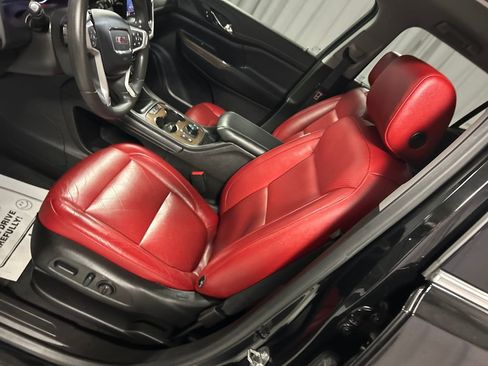 Used 2023 GMC Acadia SLE w/ Driver Convenience Package image 12