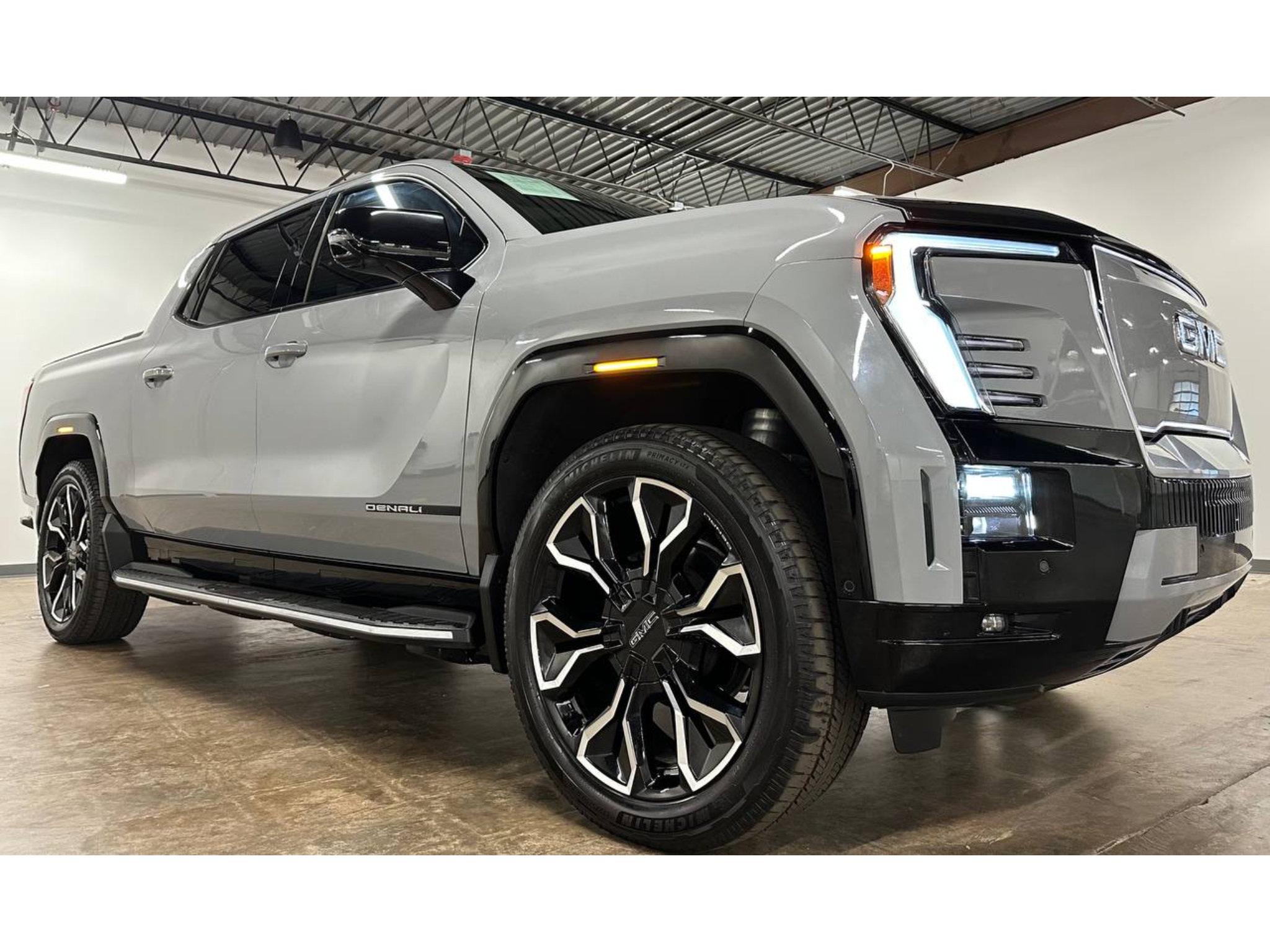 Used 2024 GMC Sierra EV Denali AWD/4WD image 6