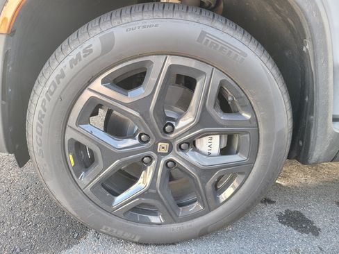 Used 2026 Rivian R1T Adventure Dual AWD/4WD image 9
