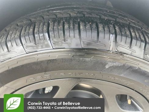 Used 2024 Chrysler Pacifica Select image 19