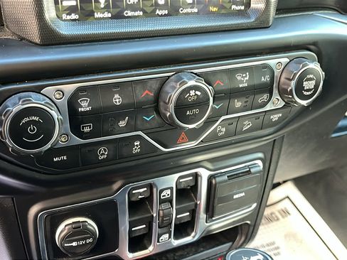 Used 2019 Jeep Wrangler Unlimited Sahara AWD/4WD image 21