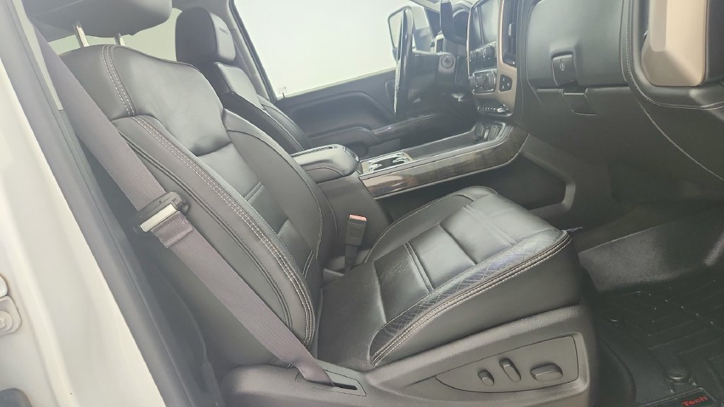 Used 2015 GMC Sierra 2500 Denali w/ Duramax Plus Package AWD/4WD image 31