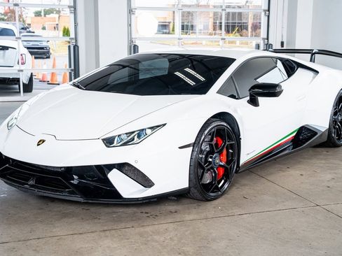 Used 2018 Lamborghini Huracan Performante image 11