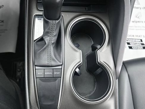 Used 2023 Toyota Camry SE image 18