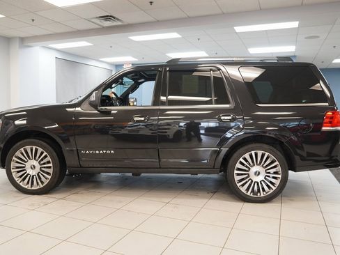Used 2015 Lincoln Navigator 4WD image 2