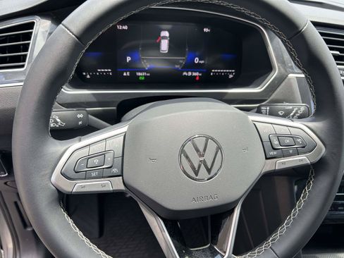 Used 2024 Volkswagen Tiguan SE FWD image 14