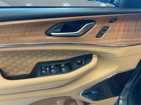 New 2025 Jeep Grand Cherokee Summit image 13