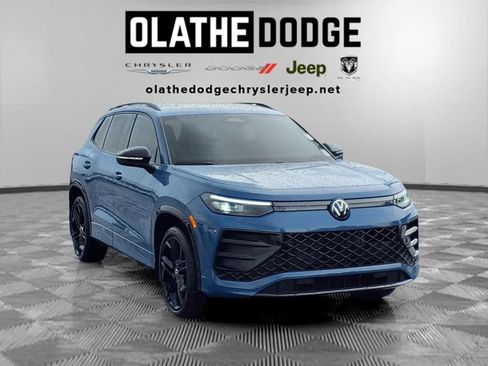 Used 2025 Volkswagen Tiguan SE R-Line AWD/4WD image 32