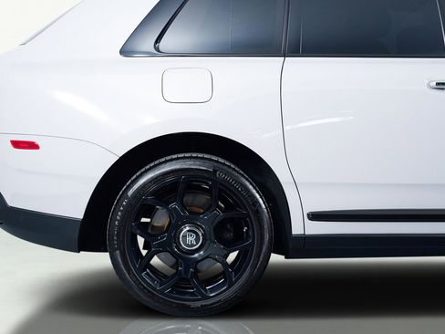 Used 2024 Rolls-Royce Cullinan Black Badge image 20