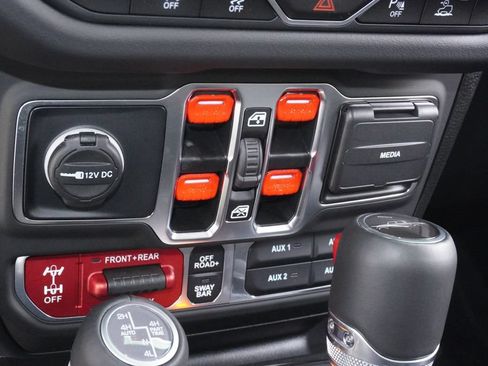 Used 2025 Jeep Gladiator Rubicon AWD/4WD image 23