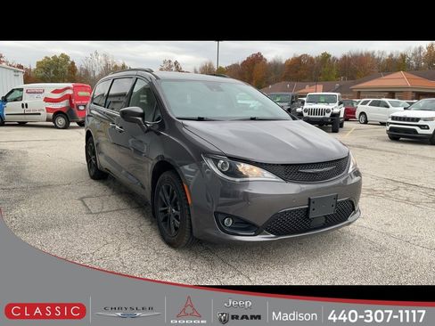Used 2020 Chrysler Pacifica Touring-L w/ Advanced Safetytec Group image 1