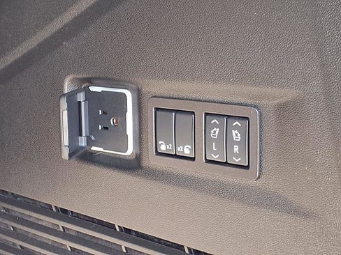 Used 2024 Chevrolet Tahoe Z71 w/ Z71 Off-Road Package image 7