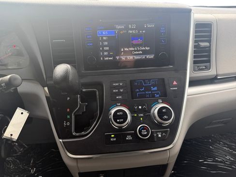 Used 2017 Toyota Sienna LE FWD image 15