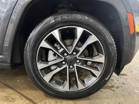 Used 2024 Jeep Grand Cherokee Overland image 40