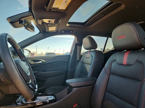 Used 2026 Chevrolet Trax RS w/ Sunroof Package image 7