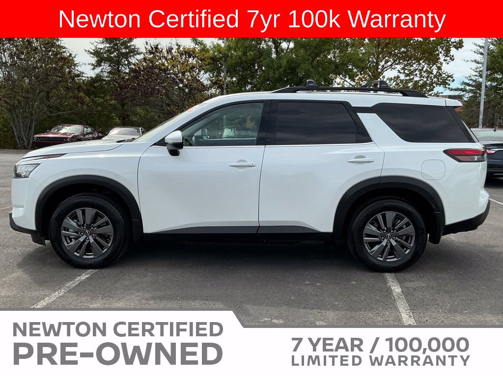 Used 2025 Nissan Pathfinder SV w/ SV Premium Package FWD image 3